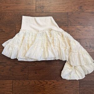 KATE HEWKO ruffled asymmetrical cream white mini skirt 💜